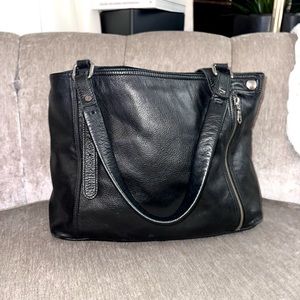 Tylie Malibu black leather hand bang